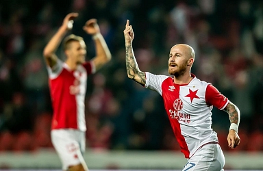 Slavia nastřílela poslední Dukle pět gólů, ta dohrávala bez vyloučeného Holendy