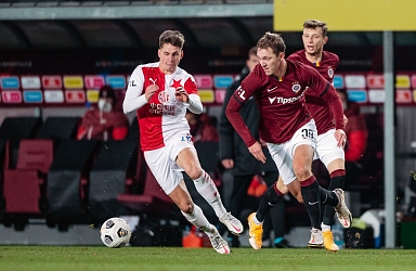 297. derby ovládla Slavia a v čele má náskok pět bodů, zazářil Sima