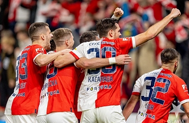 304. derby ovládla Slavia, odvěkého rivala smetla 4:0