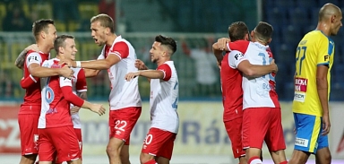 Slavia se díky výhře 3:0 v Teplicích minimálně do neděle vyhoupla na čelo tabulky